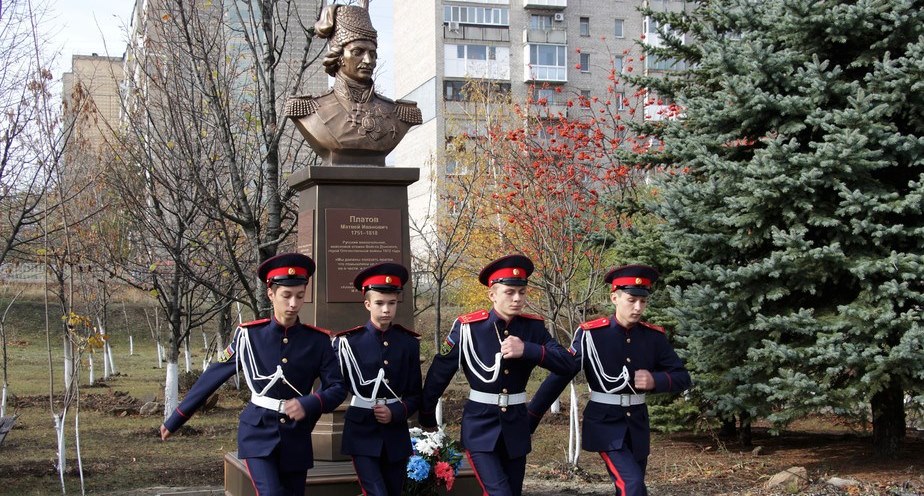 Памятник атаману Платову Памятник атаману Платову