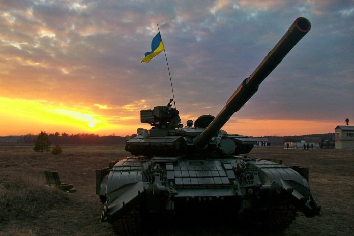 Киев перебросил 30 танков к границам ЛНР Киев перебросил 30 танков к границам ЛНР