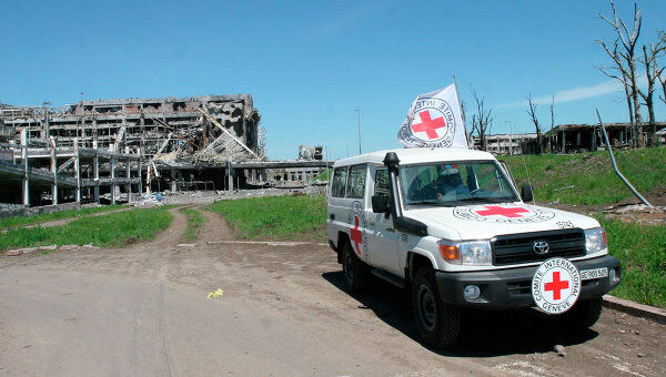 Машина Красного Креста на Донбассе