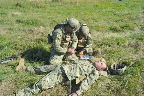 Раненные солдаты