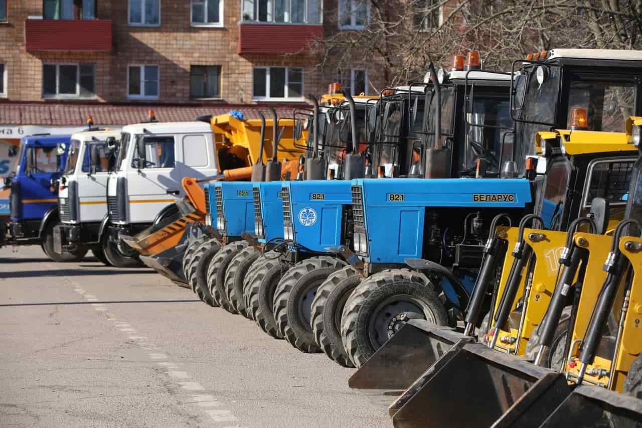 Регионы с прошлого года передали в ДНР сотни единиц спецтехники для ЖКХ -  News365