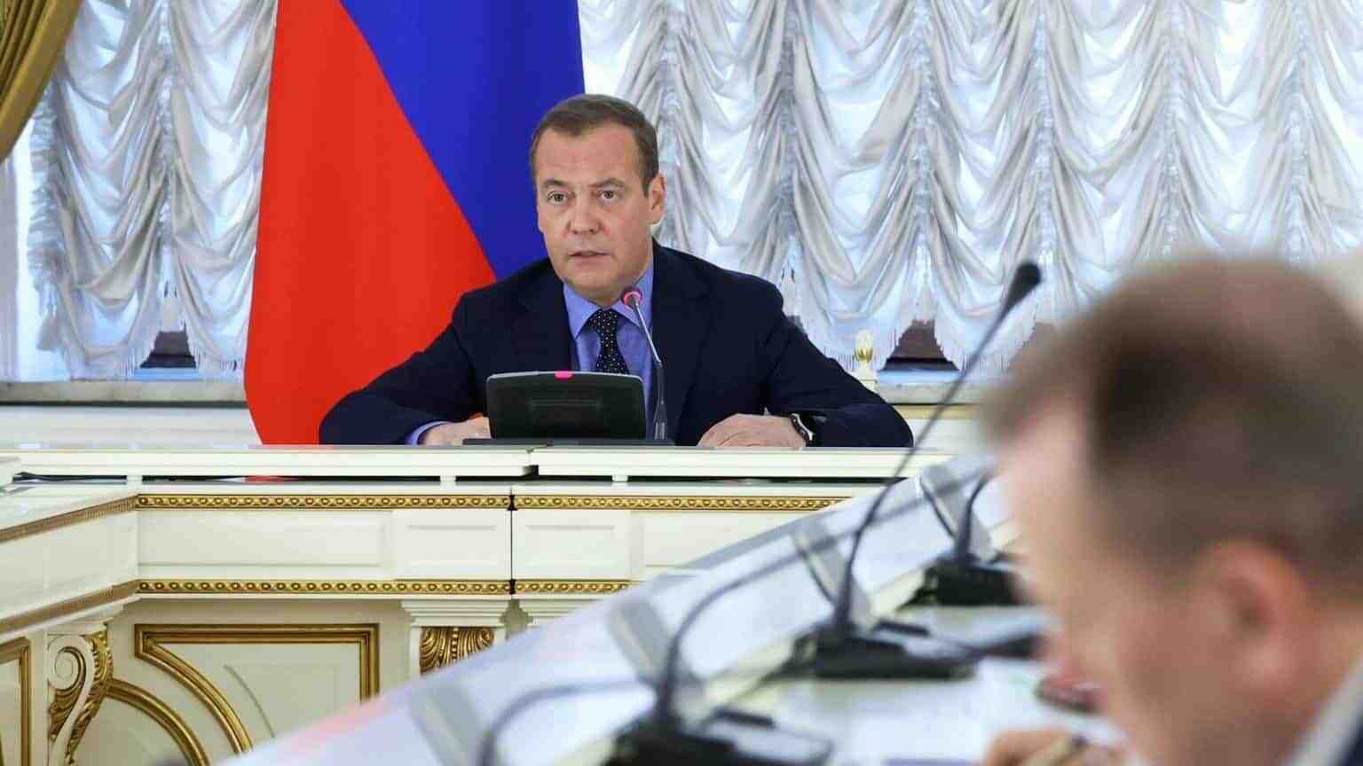 Медведев