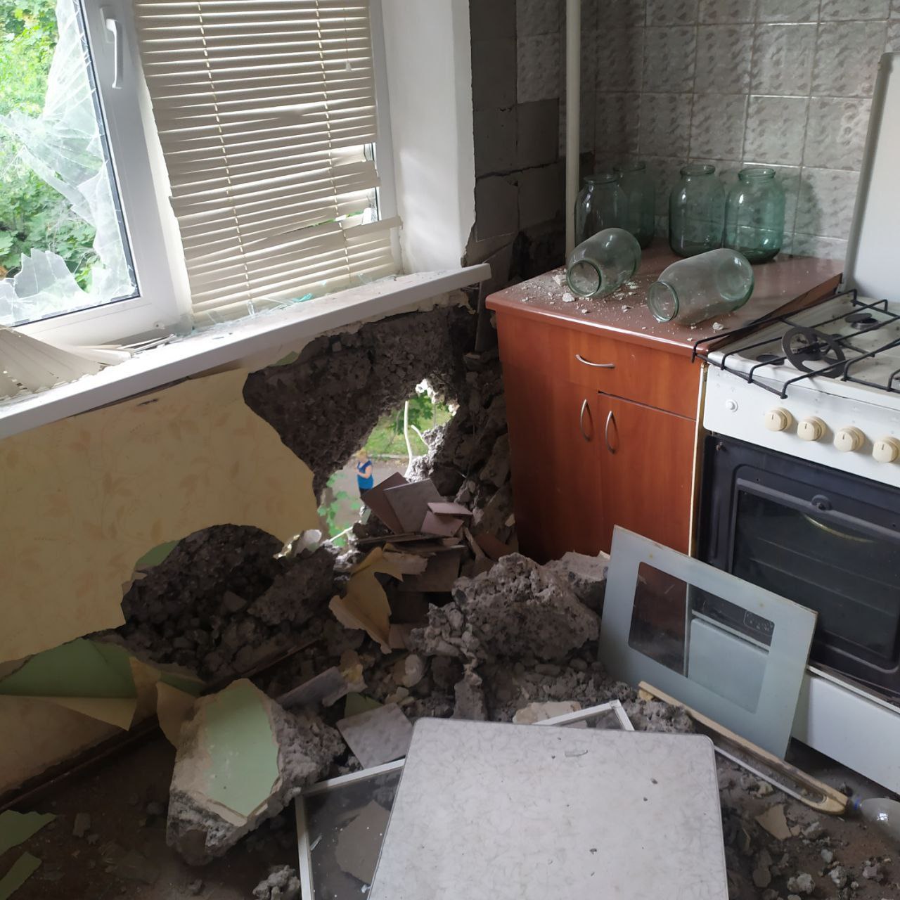 Квартира № 55 дома № 27 по улице Кирова в Горловке повреждённая обстрелом ВСУ