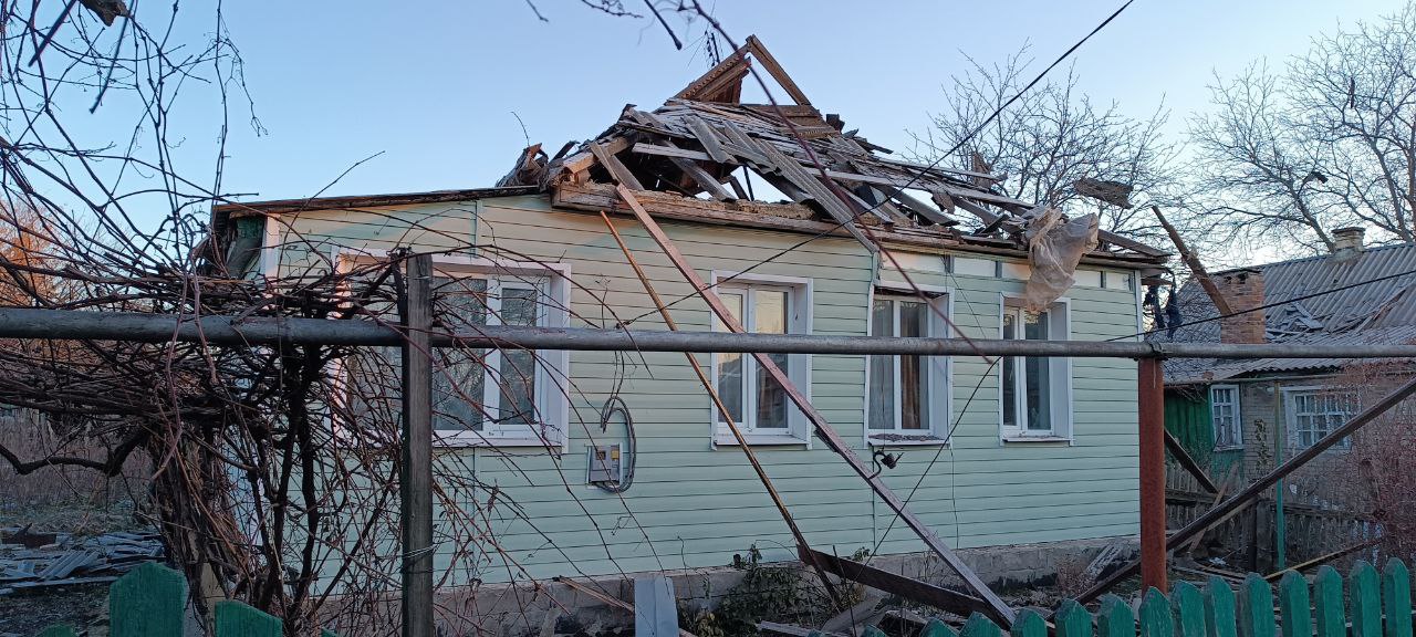 Поврежден дом в Горловке, нет крыши