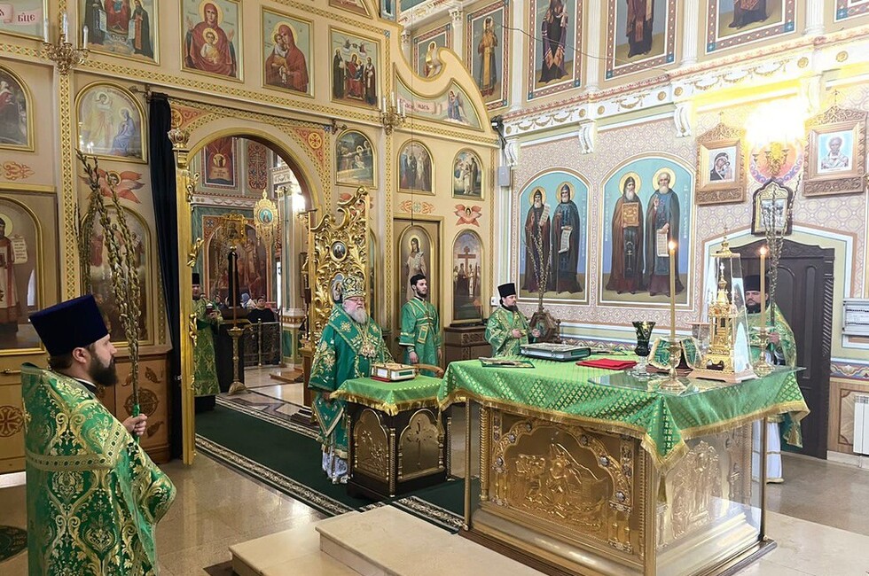 Православные дончане в Вербное Воскресенье, несмотря на звуки канонады и обстрелы города, посетили местные храмы.